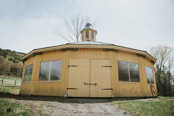 16 Sided Barn Showcases Complicated Trusses Sbc Magazine
